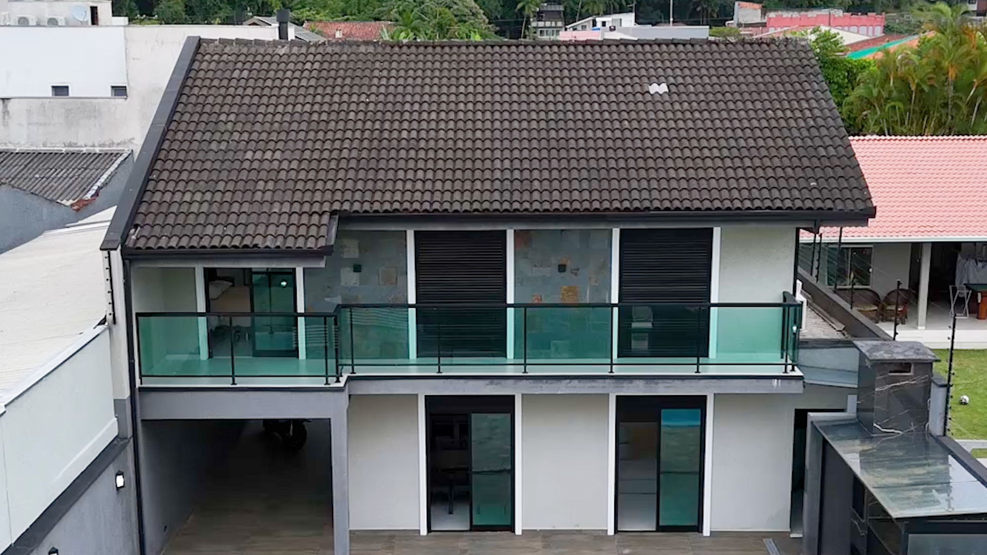Sobrado com Piscina e Edícula no Centro de Guaratuba