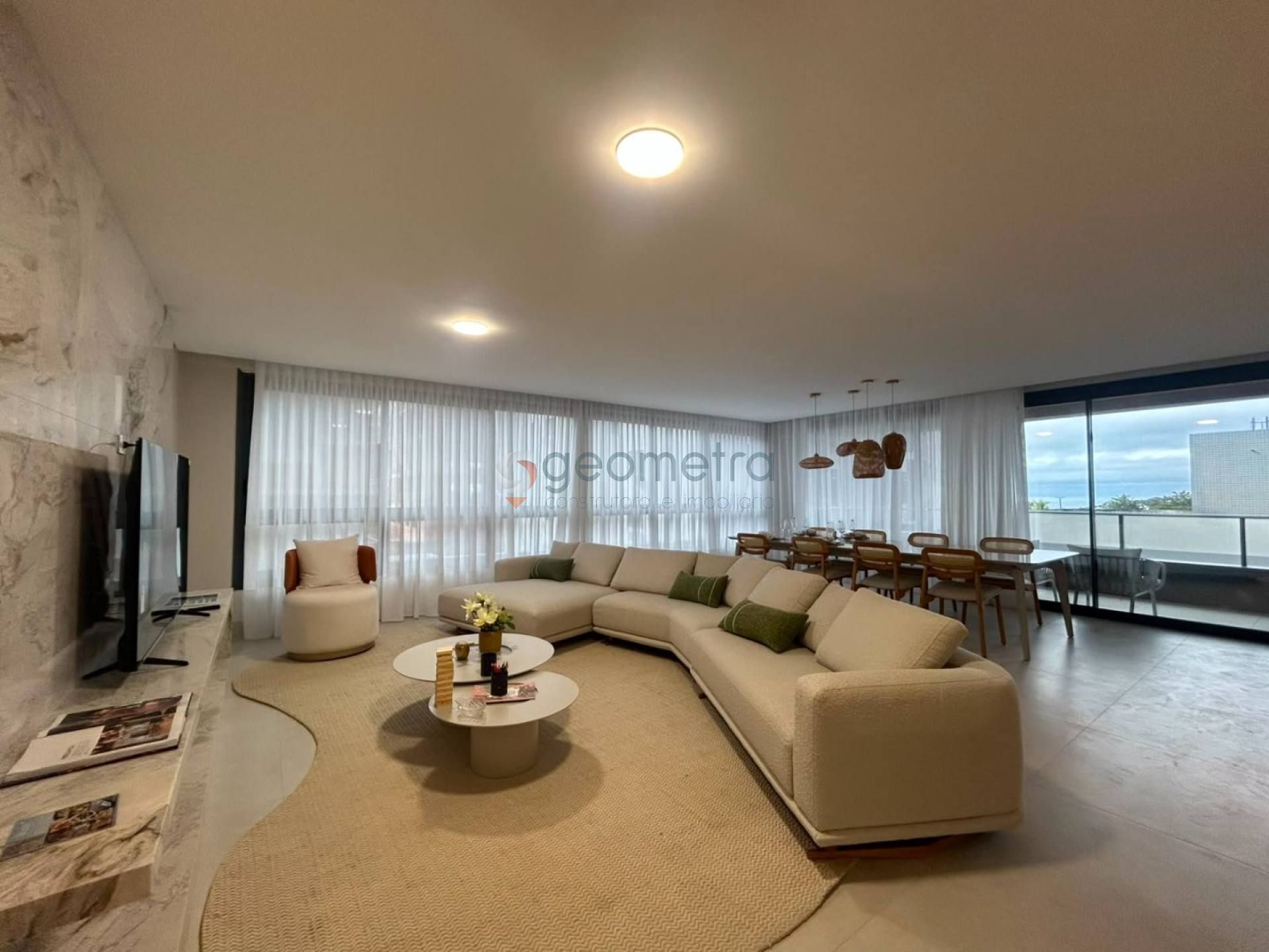 Apartamento com 4 suítes e vista mar.