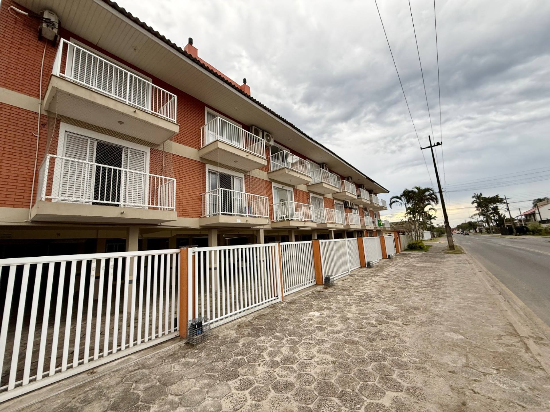 Apartamento com 3 quartos no centro de Guaratuba