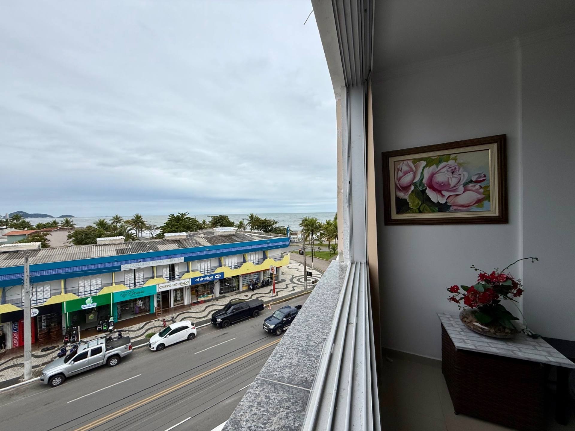 Apartamento mobiliado na quadra do mar em Guaratuba