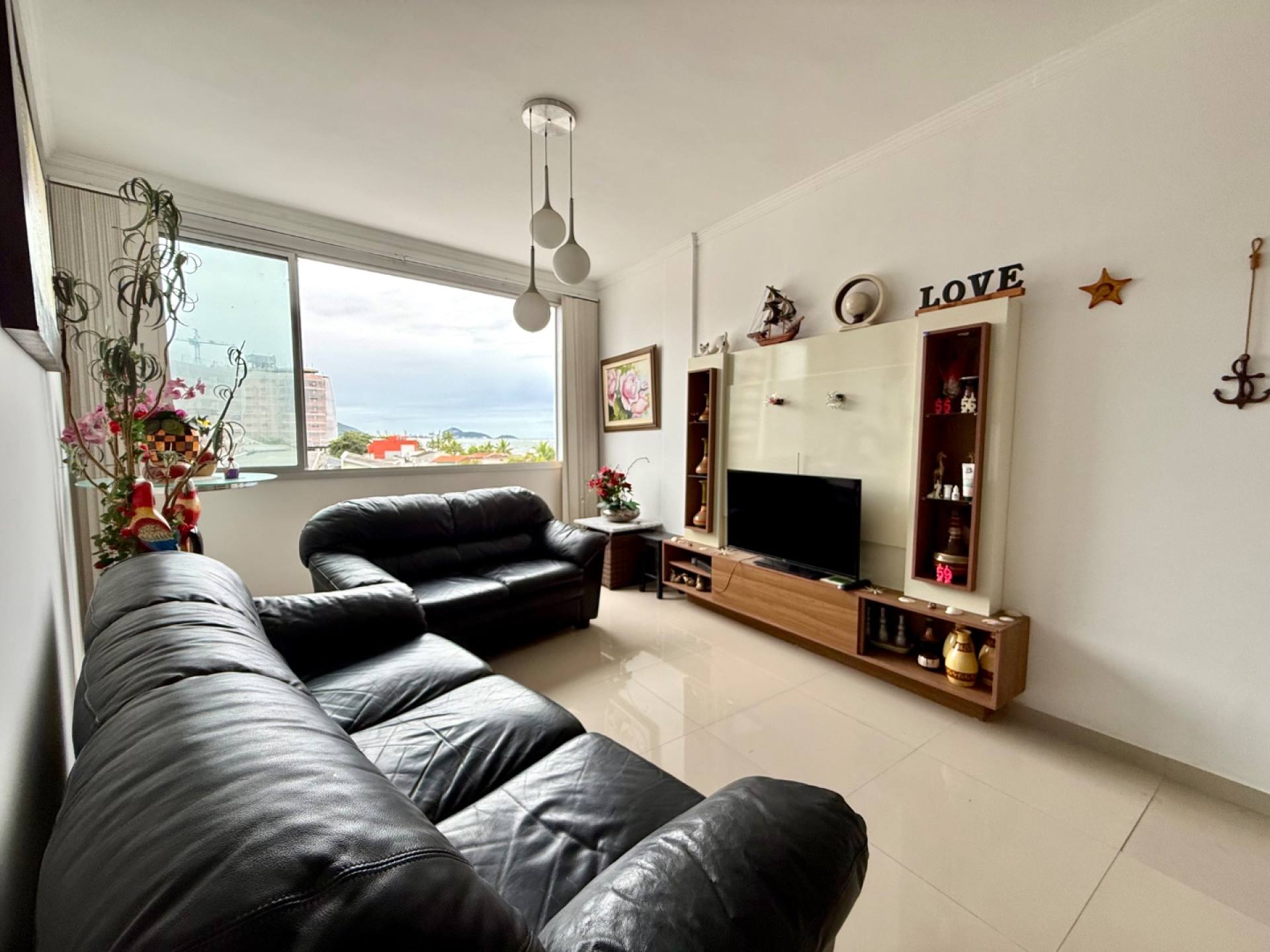 Apartamento mobiliado na quadra do mar em Guaratuba