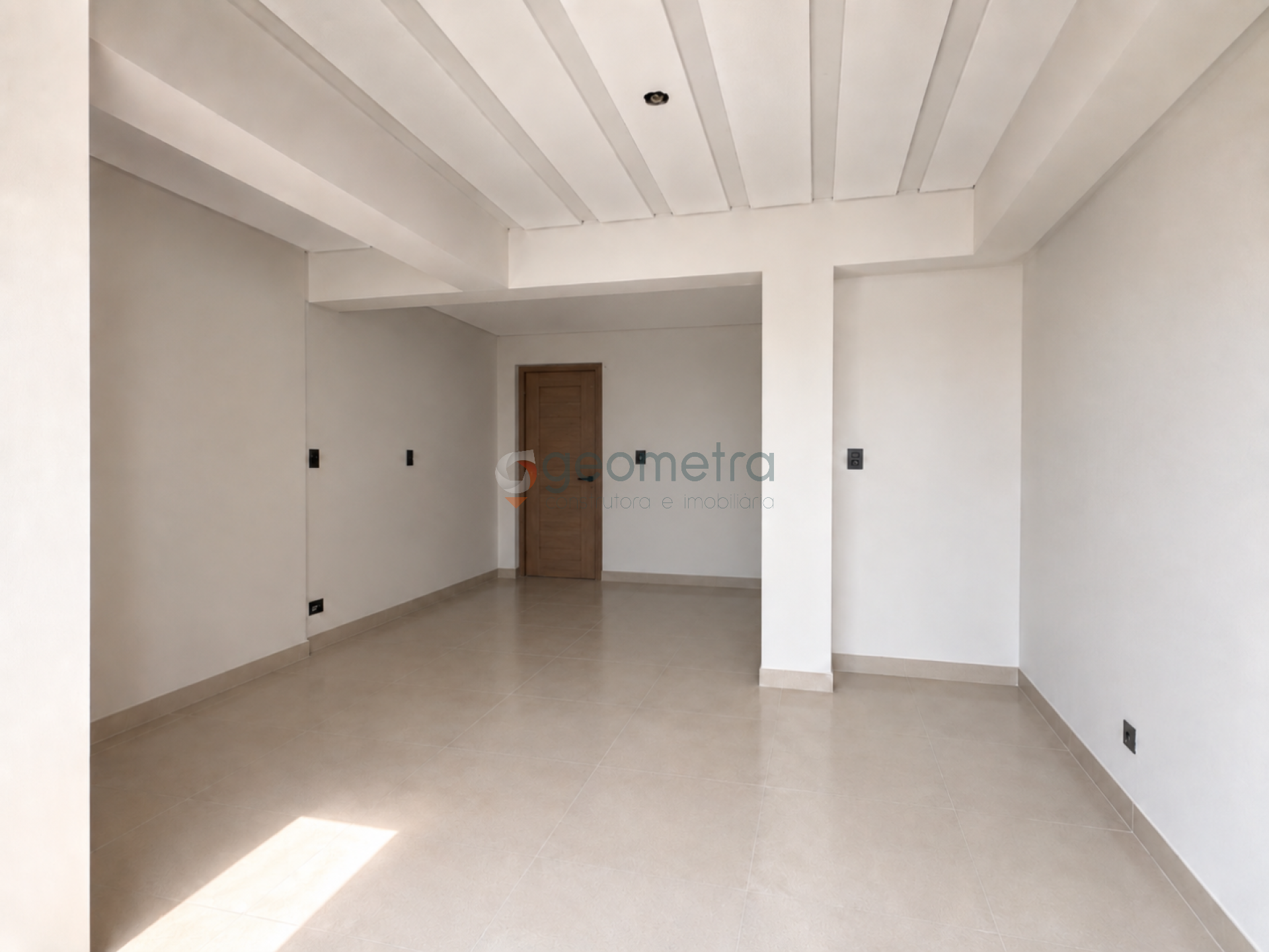 Apartamento Para Vender com 03 quartos 1 suítes no bairro Balneário Eliana em Guaratuba