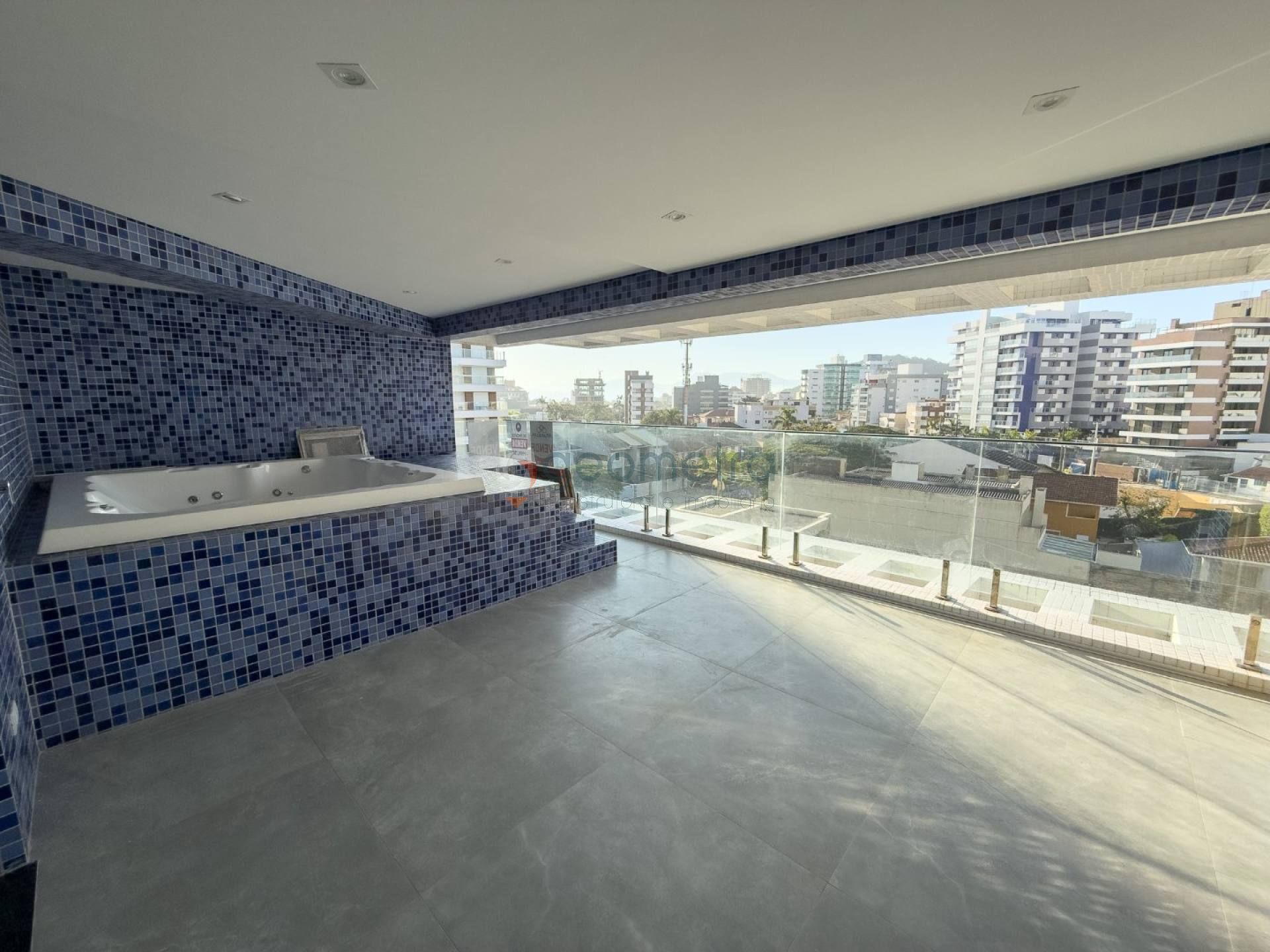 Apartamento Para Vender com 3 suítes próximo a praia Central em Guaratuba