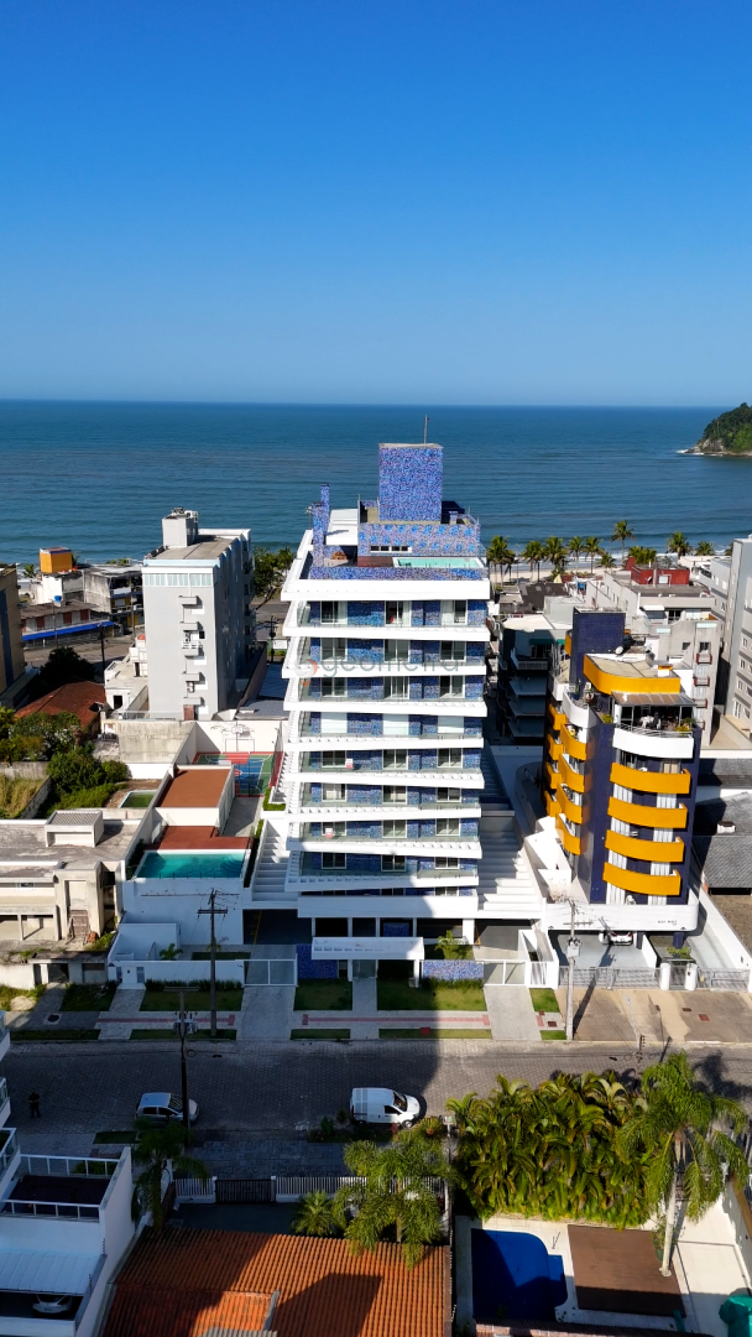 Apartamento Para Vender com 3 suítes próximo a praia Central em Guaratuba