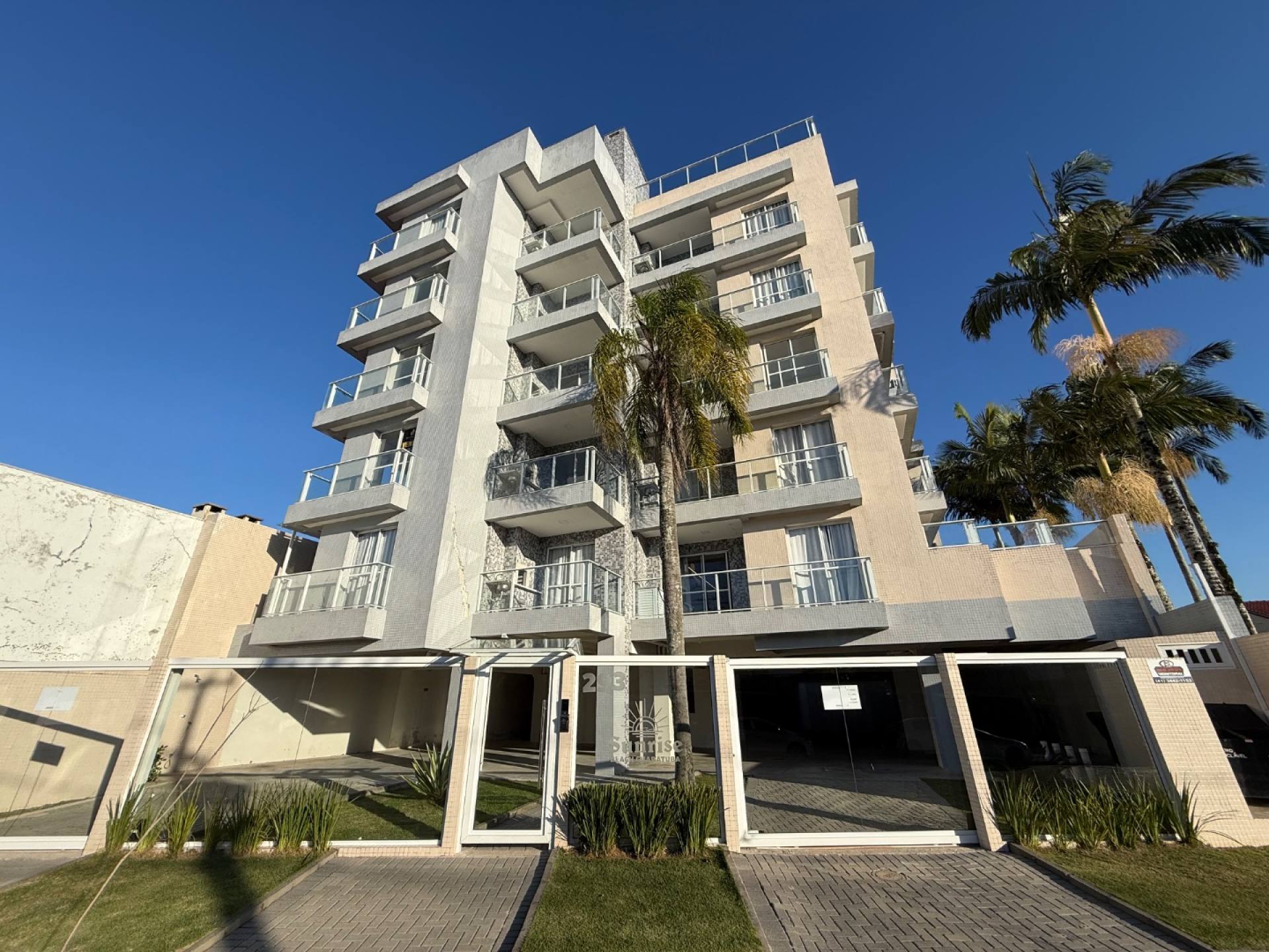 Apartamento novo próximo ao mar com suíte