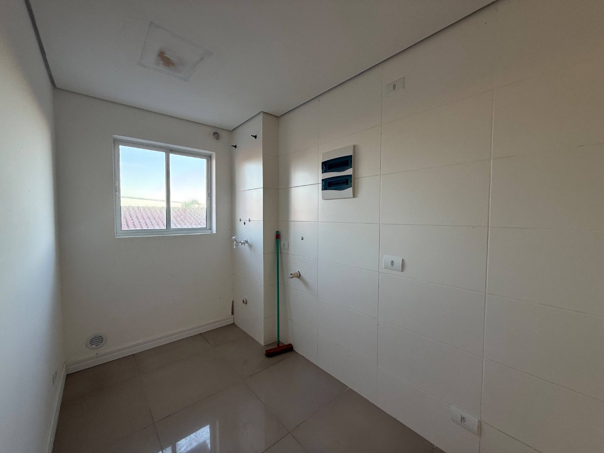 Apartamento novo próximo ao mar com suíte