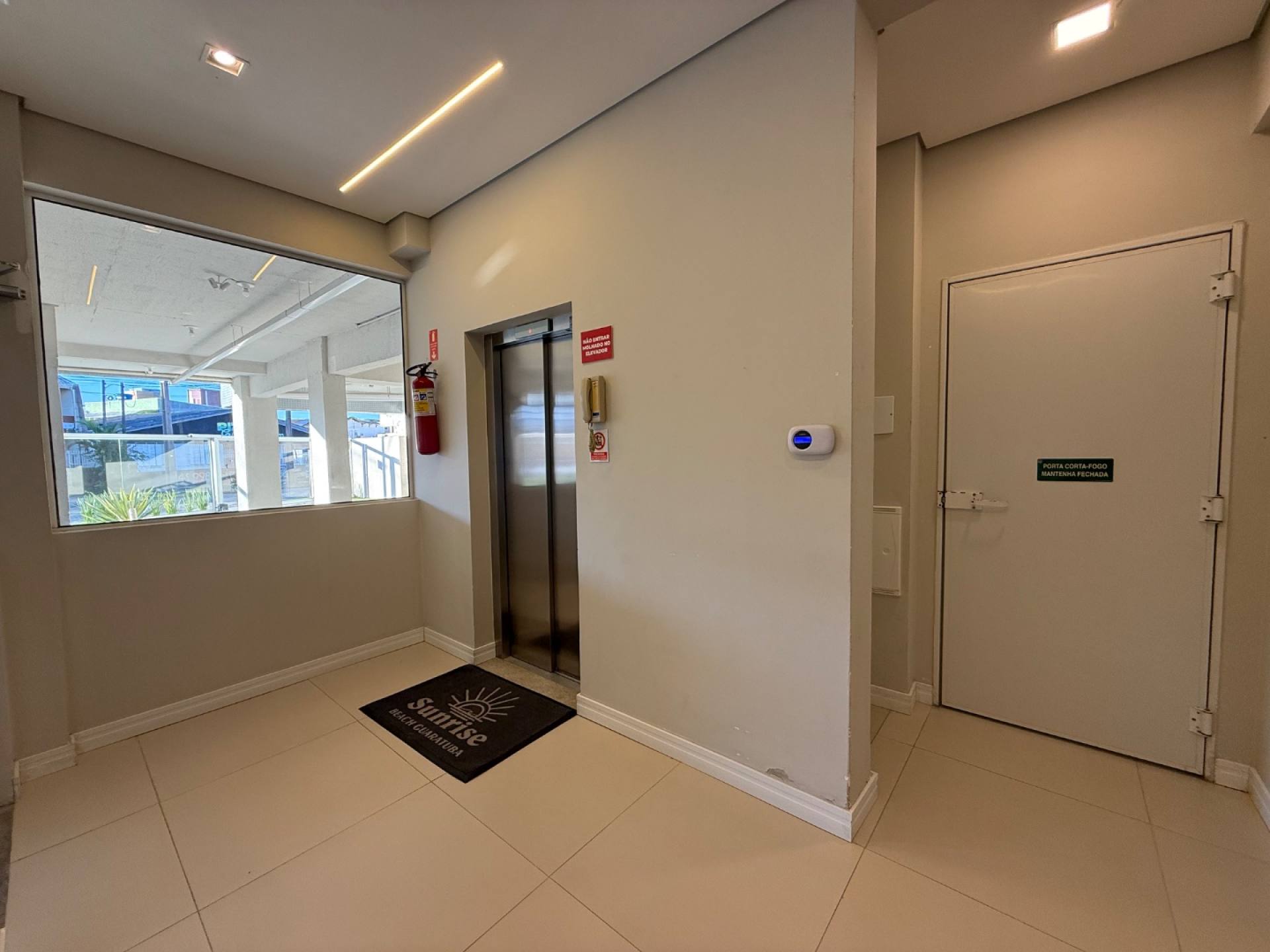 Apartamento novo próximo ao mar com suíte