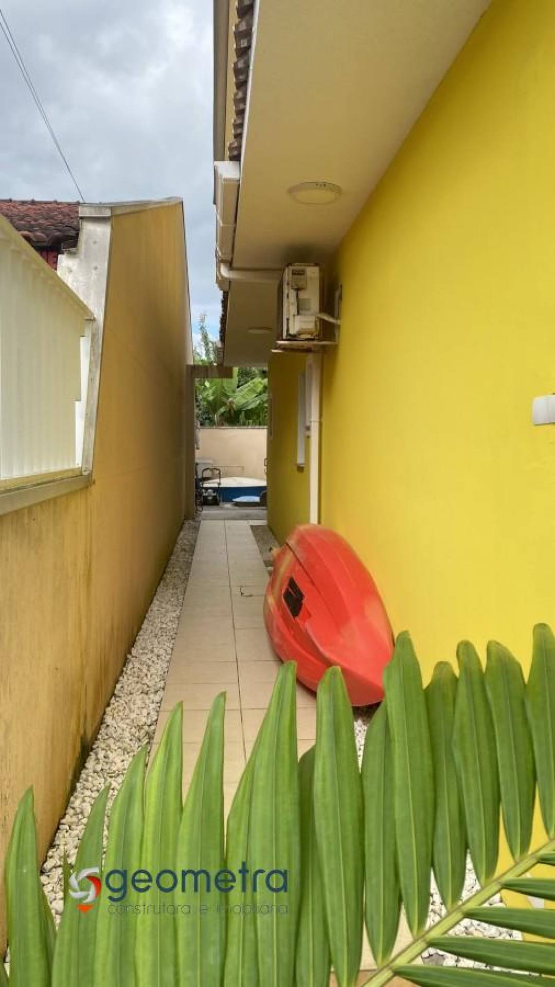 Sobrado Para Vender com 03 quartos 02 suítes no bairro Balneário Eliana em Guaratuba