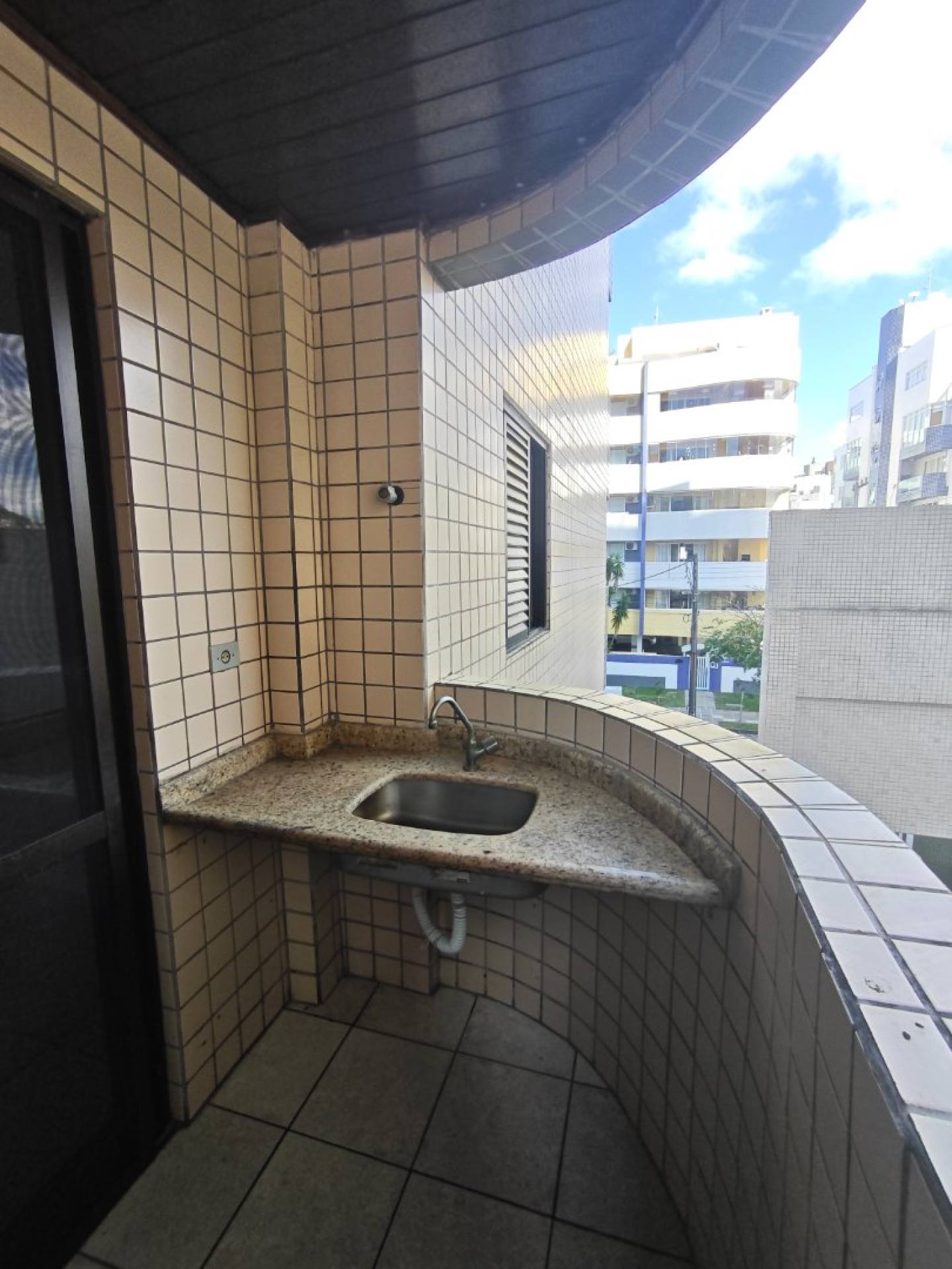 Apartamento Para Vender com 03 quartos 01 suítes no bairro Centro em Guaratuba