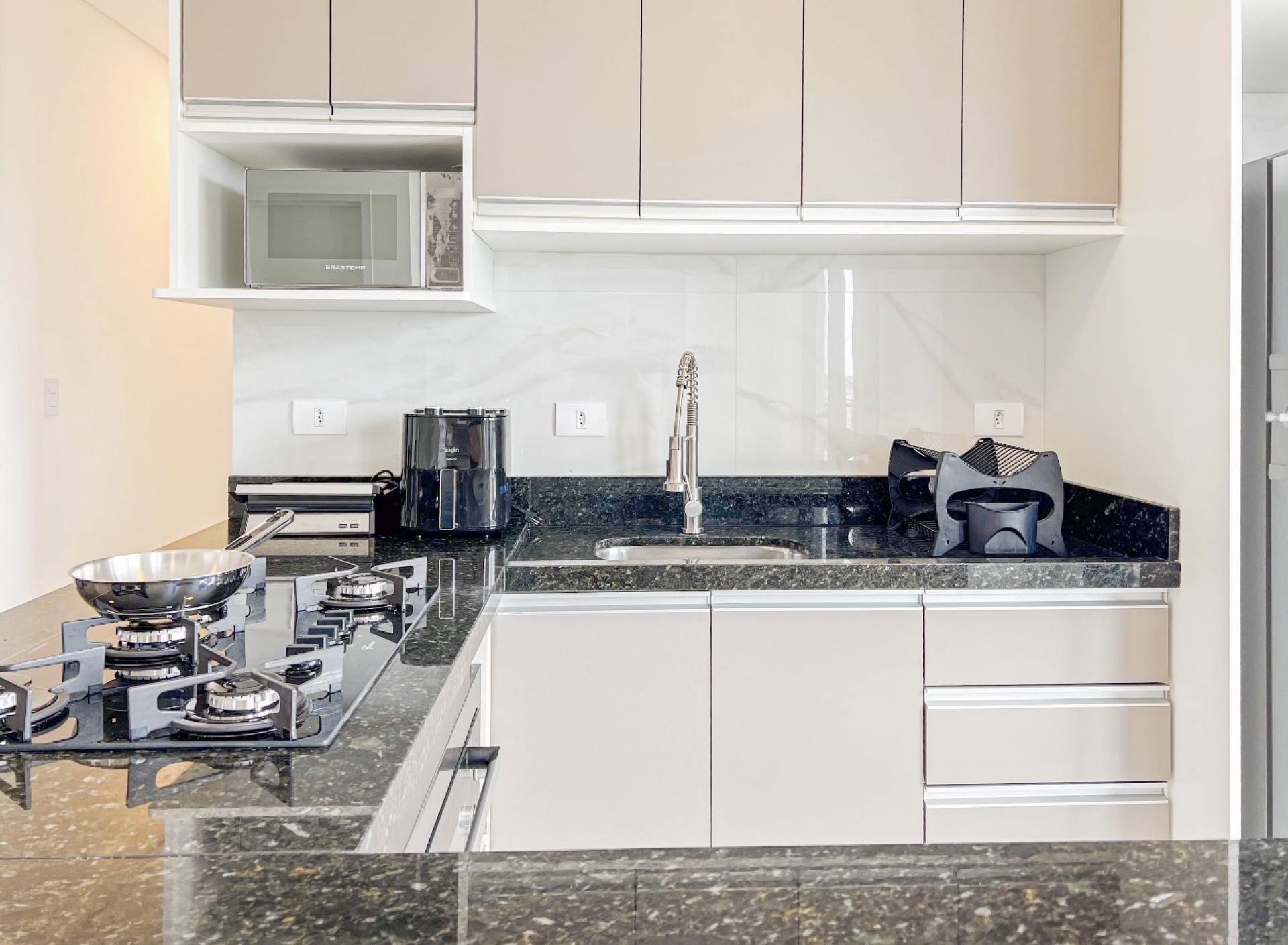 Apartamento Mobiliado Frente Mar em Matinhos
