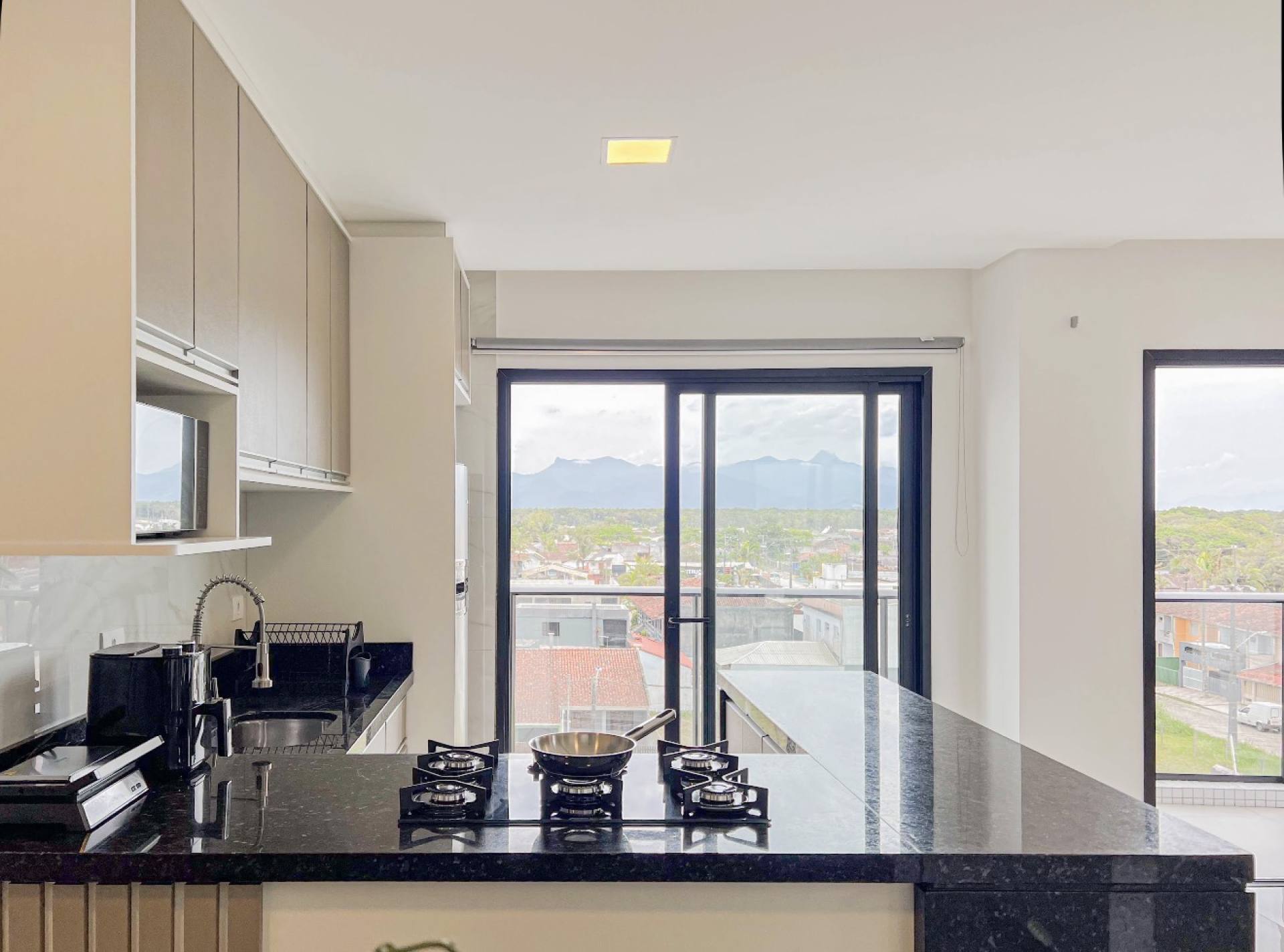 Apartamento Mobiliado Frente Mar em Matinhos