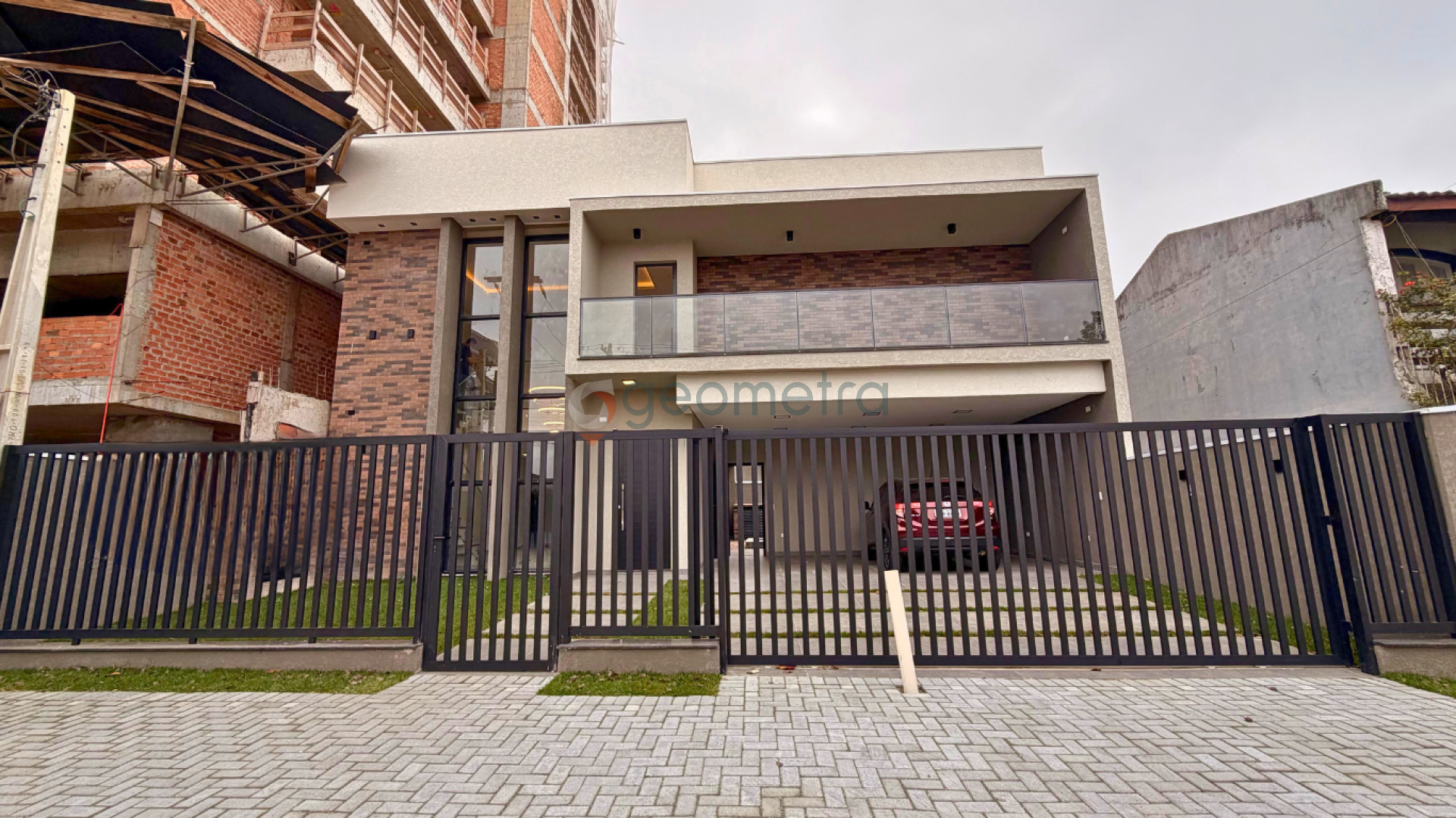 Sobrado Exclusivo | Alto Padrão | 260 m² de Terreno e 260 m² de Área Construída.
