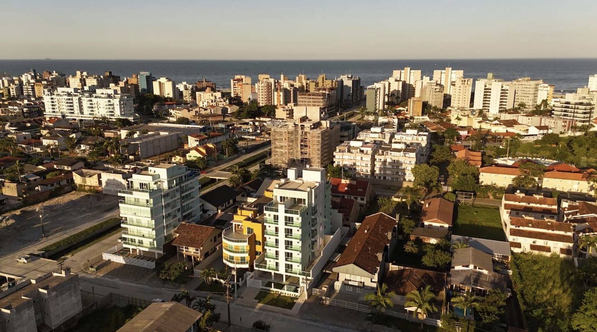 Apartamento Garden com 3 suítes em Caiobá