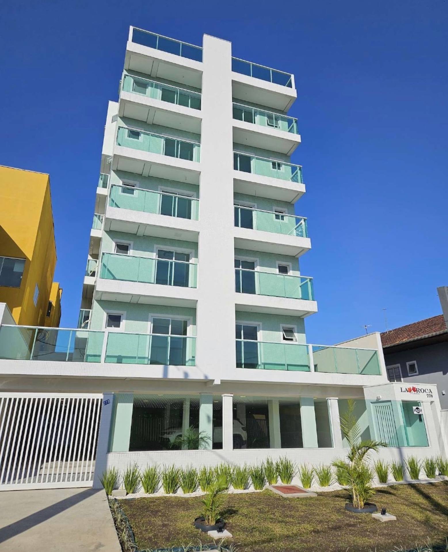 Apartamento Garden com 3 suítes em Caiobá