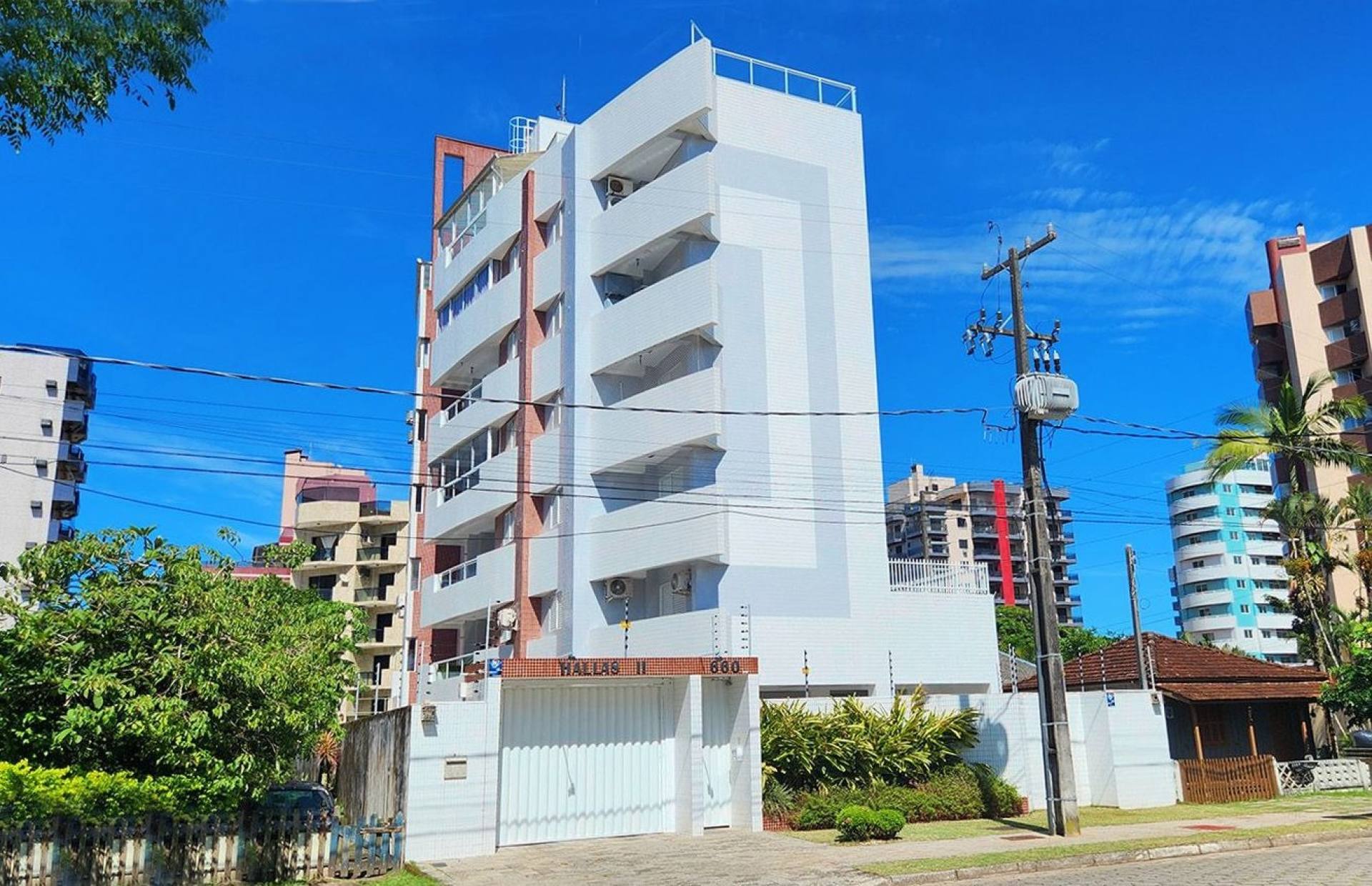 APARTAMENTO COM 250 M², 4 DORMITÓRIOS E PISCINA NO HALLAS 2 – GUARATUBA