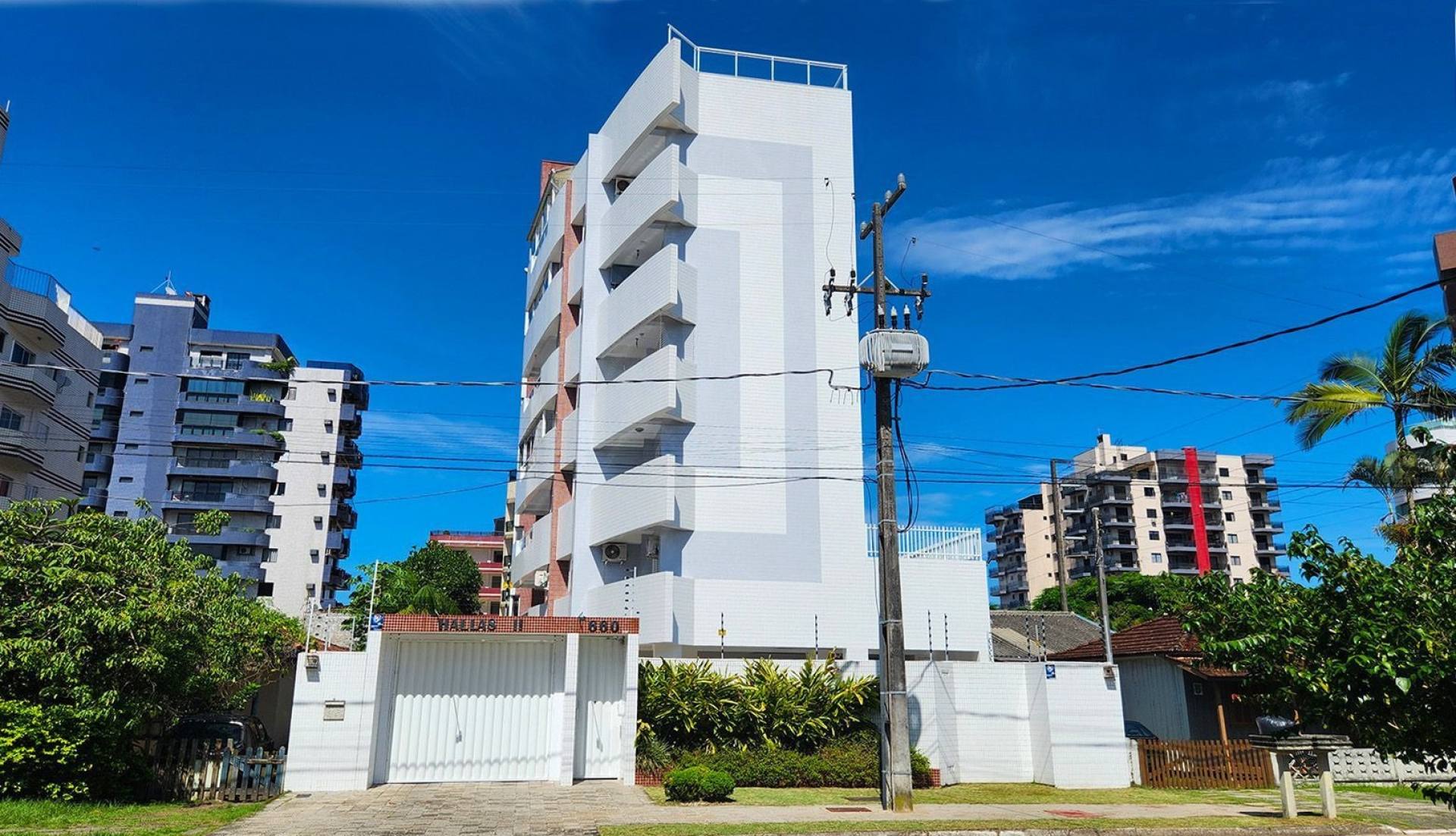 APARTAMENTO COM 250 M², 4 DORMITÓRIOS E PISCINA NO HALLAS 2 – GUARATUBA