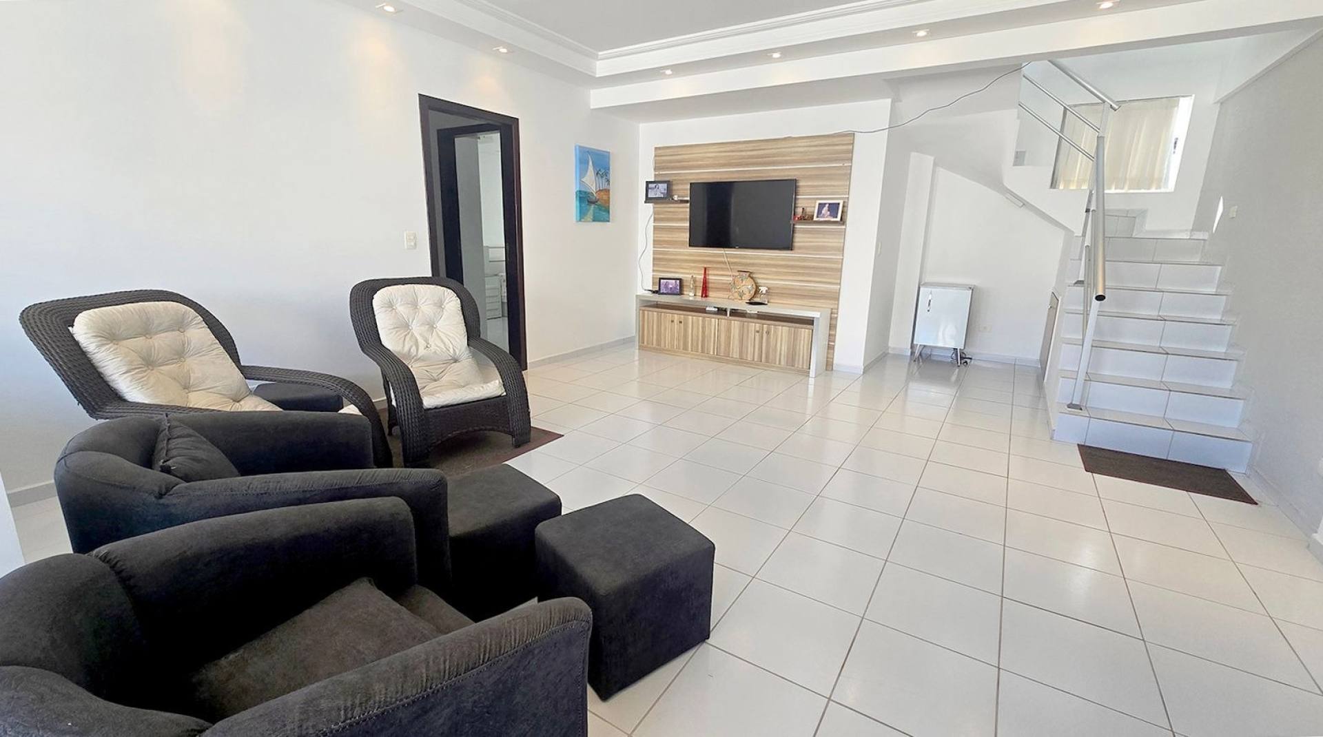 APARTAMENTO COM 250 M², 4 DORMITÓRIOS E PISCINA NO HALLAS 2 – GUARATUBA