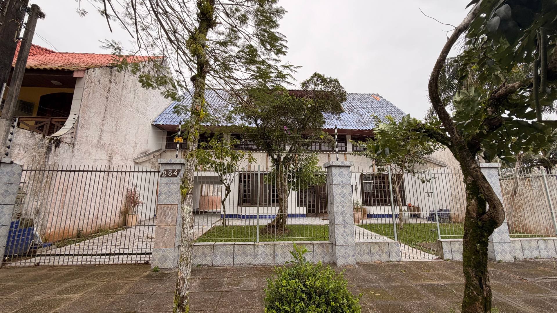 Residência próxima ao Iate Clube de Guaratuba – espaço e potencial em localização privilegiada
