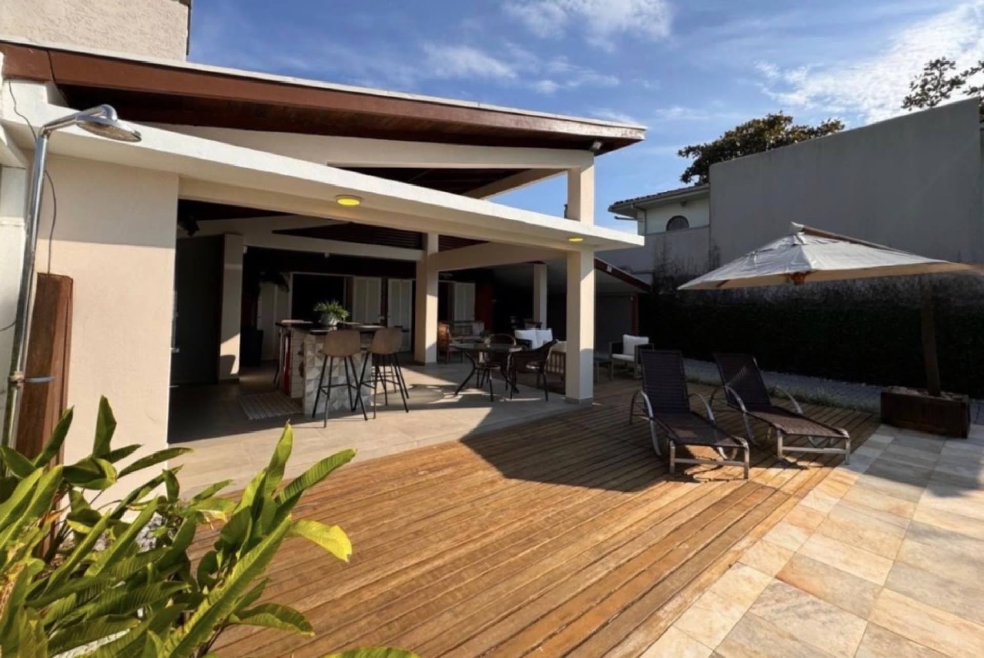 Casa Alto Padrão com Piscina no Brejatuba