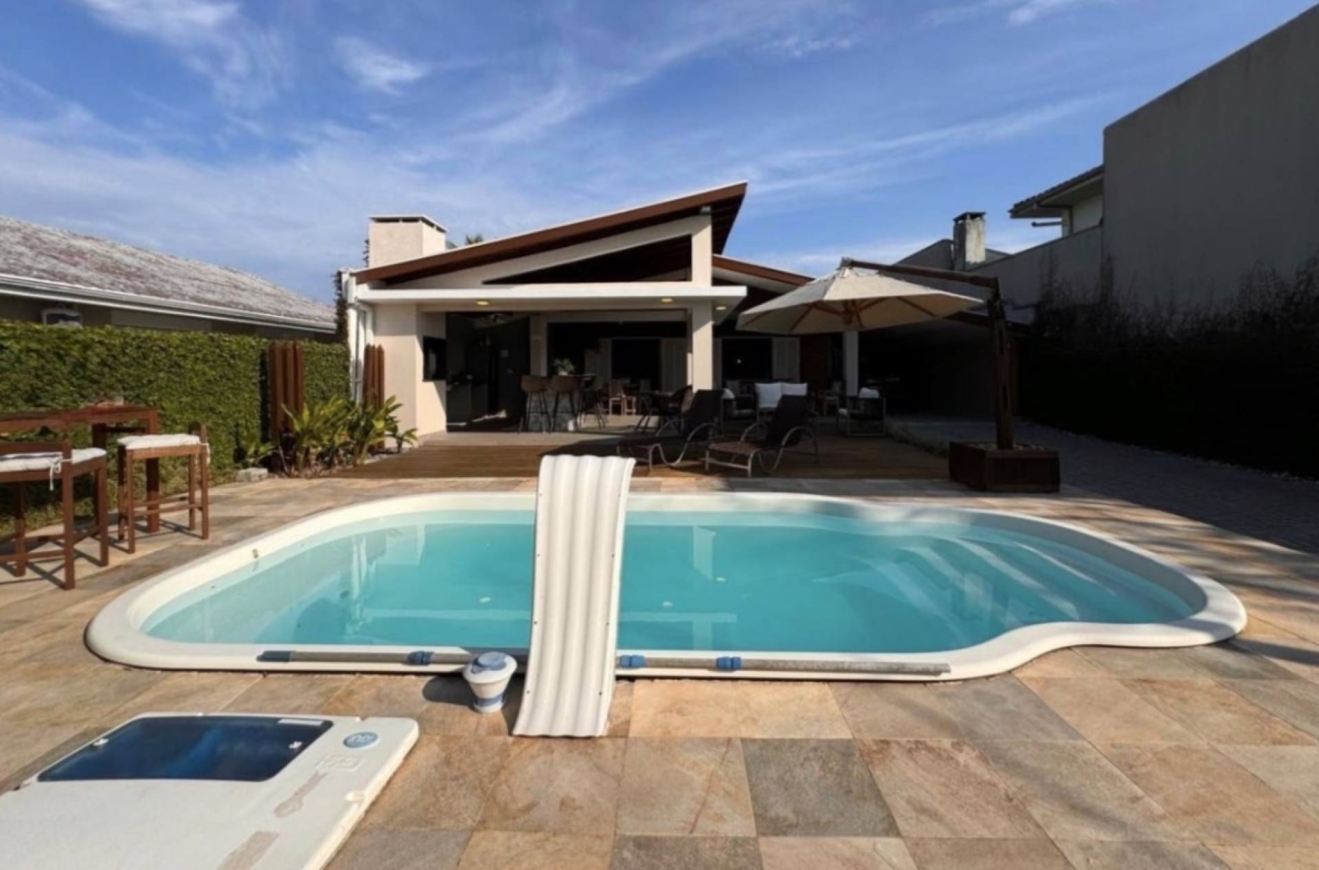 Casa Alto Padrão com Piscina no Brejatuba