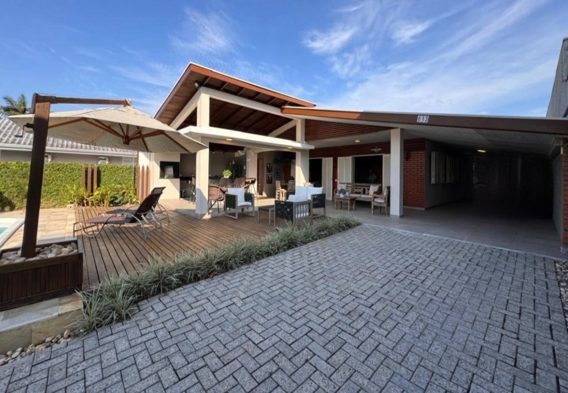 Casa Alto Padrão com Piscina no Brejatuba