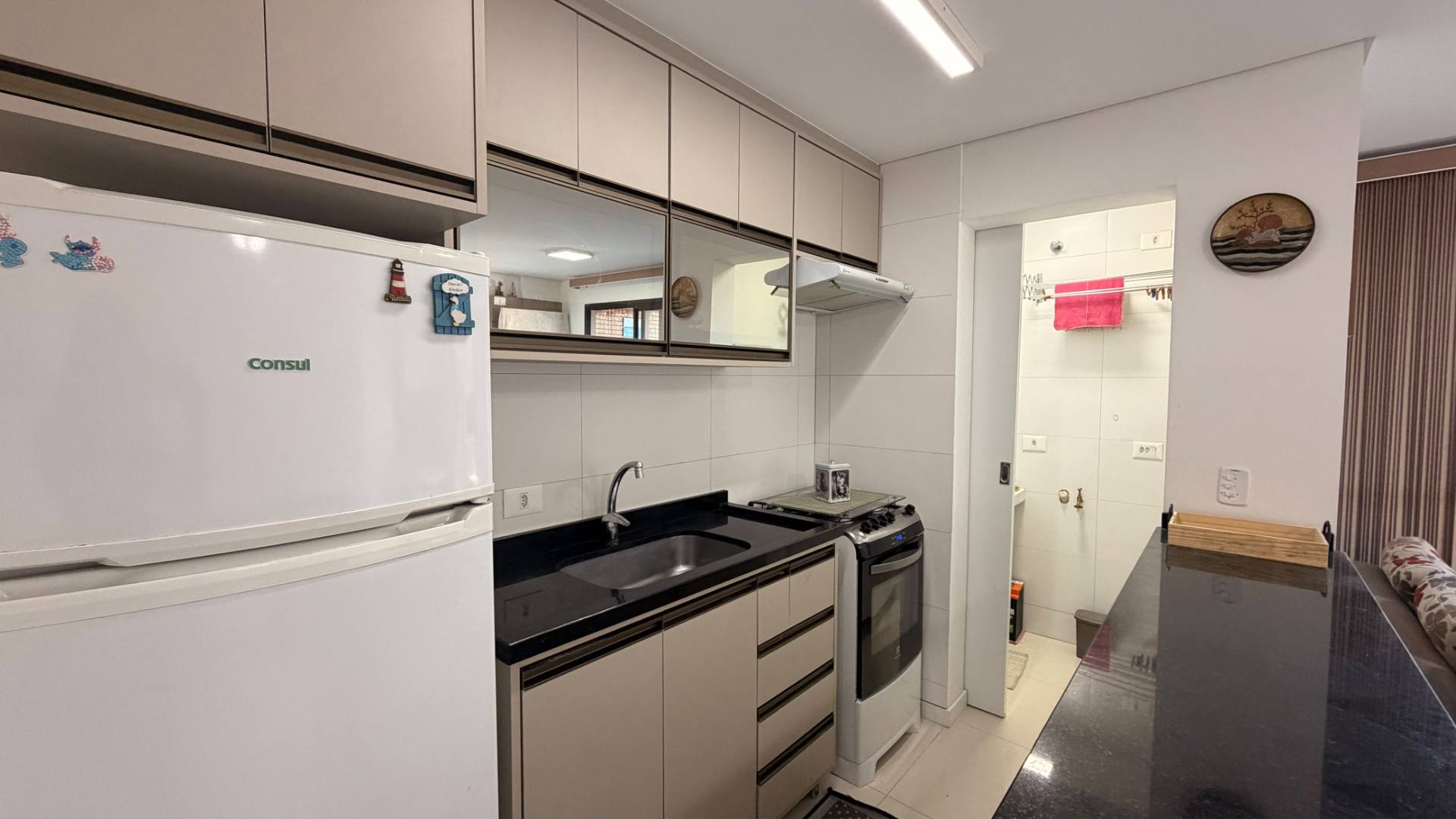 Apartamento com 3 dormitórios e rooftop com vista para o mar em Guaratuba