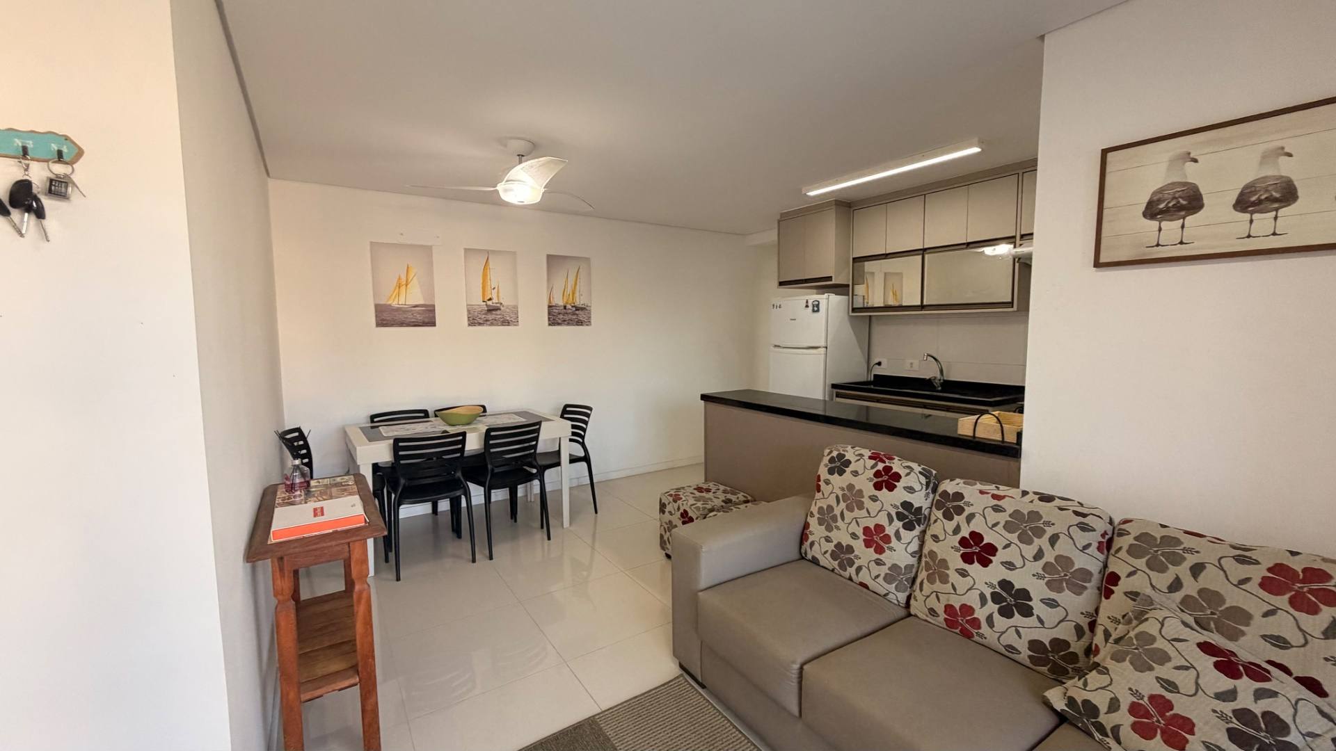 Apartamento com 3 dormitórios e rooftop com vista para o mar em Guaratuba