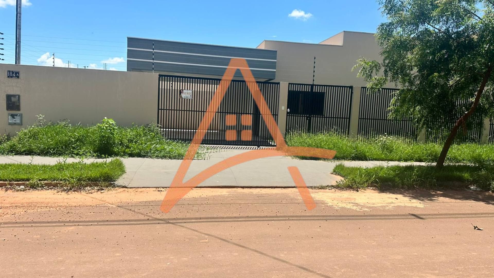 Casa Esquina no Jardim Adriana à Venda