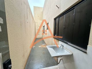 Casa Esquina no Jardim Adriana à Venda