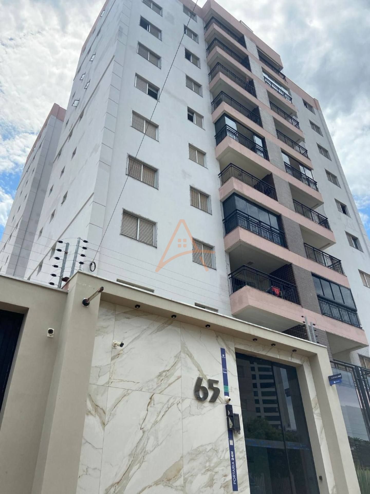 Apartamento Para Alugar com 02 quartos 01 suítes no bairro Parque Sagrada Familia em Rondonópolis