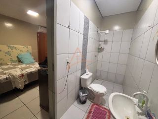 *VENDO SALÃO Comercial (com 4 KIT NET)*.                                                                        ▪️ 01 Salão de 80m² com WC de esquina c/2 portas d acessos                                                                                     