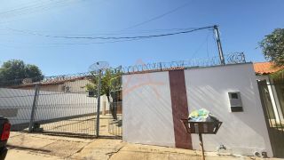Casa Para Vender com 02 quartos no bairro Centro em Rondonópolis