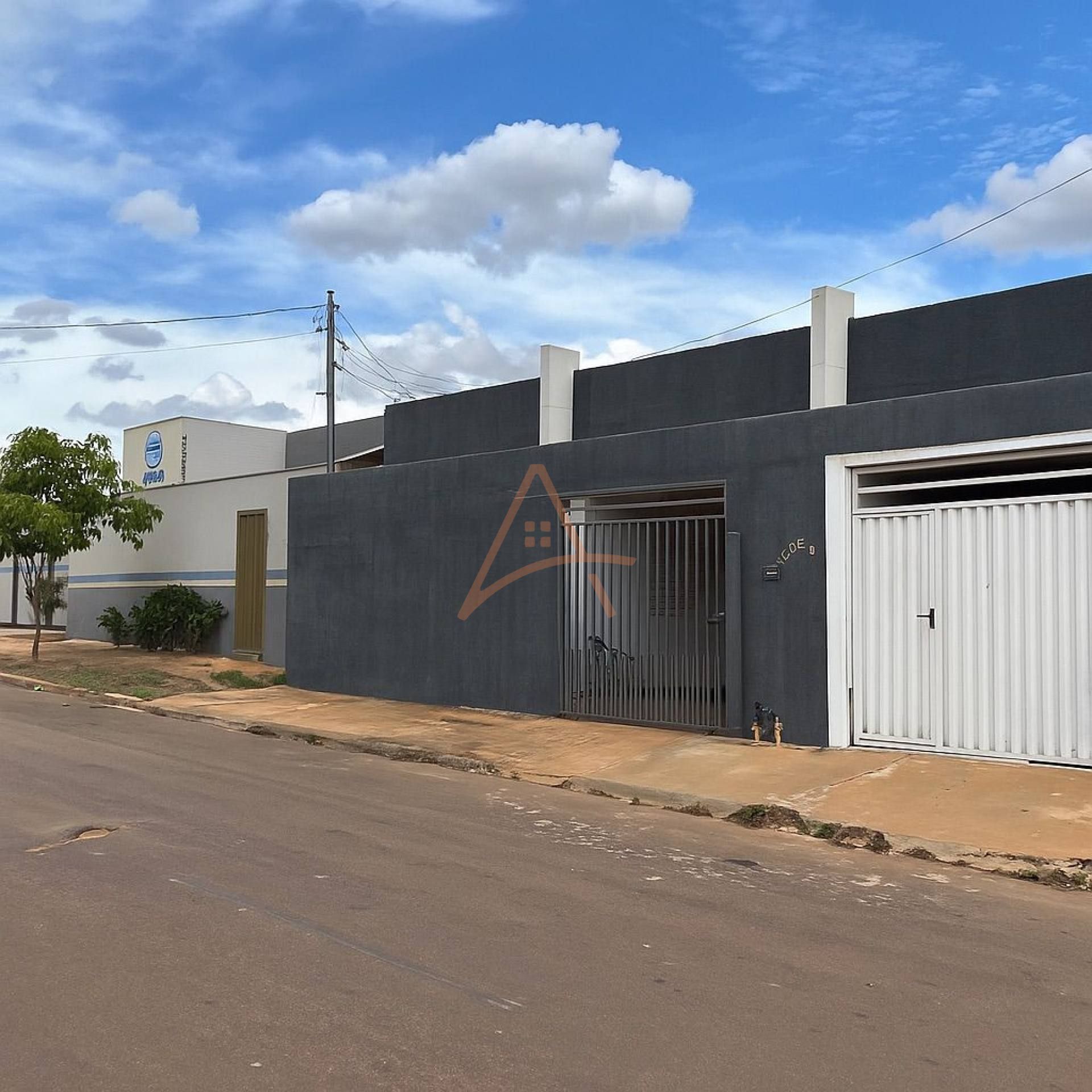 VENDO CASA NO BAIRRO Jd. Barbosa