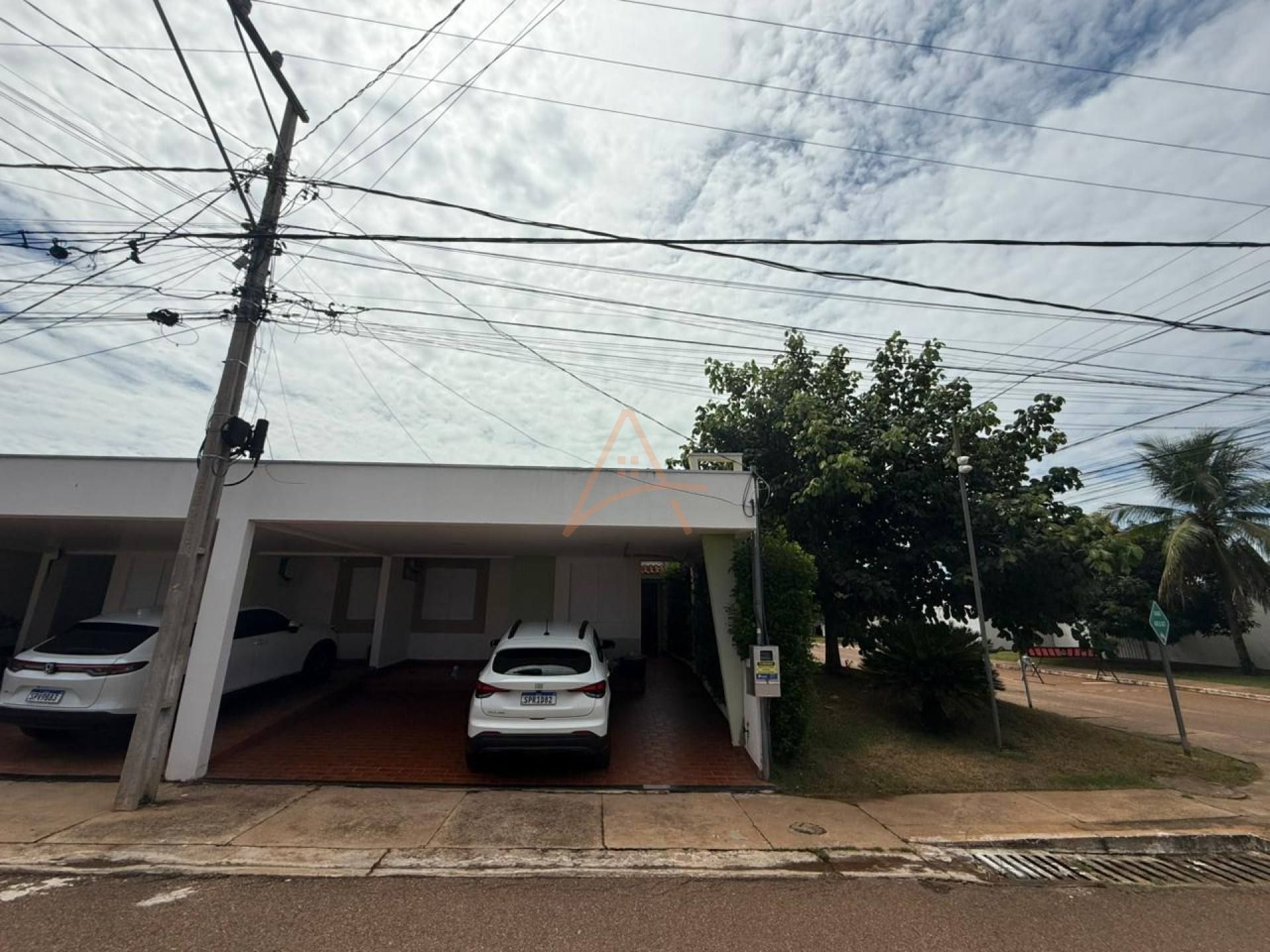 CASA DE ESQUINA NO CONDOMÍNIO TERRA NOVA