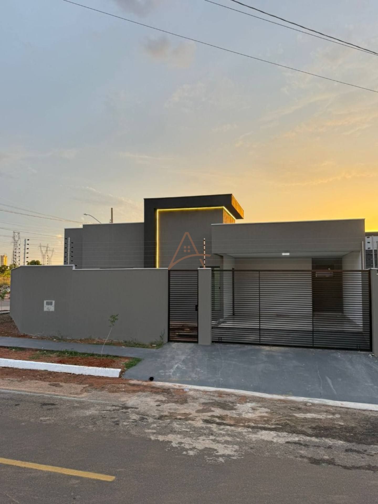 Casa com Estilo Clássico fachada moderna à Venda no Granville I