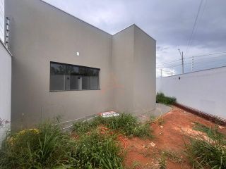 Casa com Estilo Clássico fachada moderna à Venda no Granville I