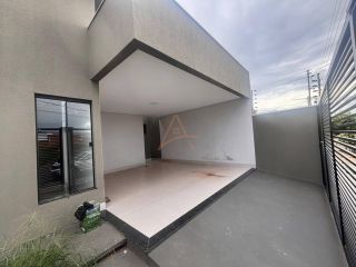 Casa com Estilo Clássico fachada moderna à Venda no Granville I