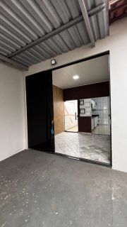 Casa + Salão nos  Comercial mesmo terreno — ideal para quem quer morar e lucrar!