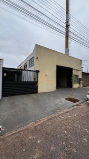 Casa + Salão nos  Comercial mesmo terreno — ideal para quem quer morar e lucrar!