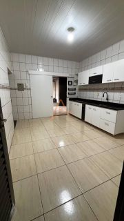Casa + Salão nos  Comercial mesmo terreno — ideal para quem quer morar e lucrar!