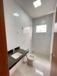 VENDE-SE | CASA EM TERRENO INDIVIDUAL bairro Maria Tereza