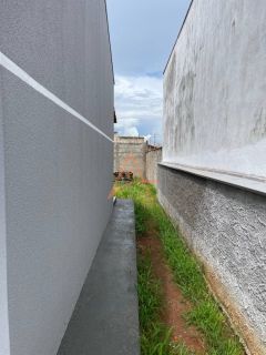 VENDE-SE | CASA EM TERRENO INDIVIDUAL bairro Maria Tereza