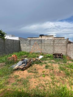 VENDE-SE | CASA EM TERRENO INDIVIDUAL bairro Maria Tereza