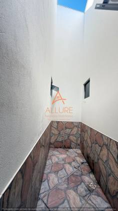 OPORTUNIDADE NO JARDIM ADRIANA - CASA À VENDA