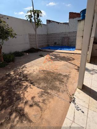 Casa À VENDA no Jardim Itapuã