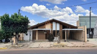CASA DE ESQUINA PARA LOCAÇÃO – BAIRRO SANTA CRUZ