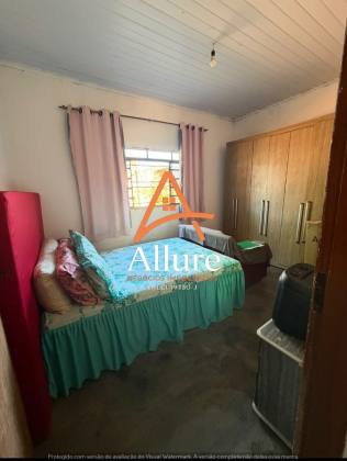DUAS CASAS NO MESMO TERRENO À VENDA