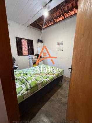 DUAS CASAS NO MESMO TERRENO À VENDA