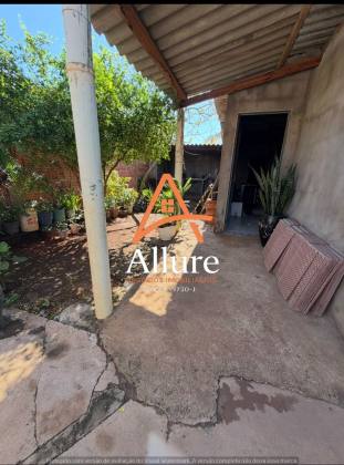 DUAS CASAS NO MESMO TERRENO À VENDA