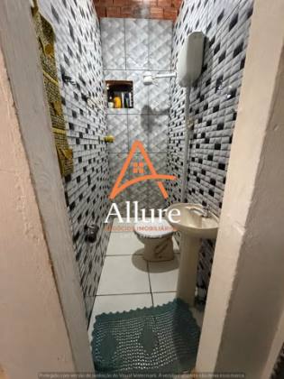 DUAS CASAS NO MESMO TERRENO À VENDA